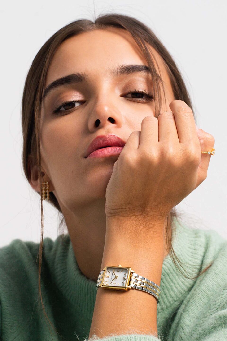 Elevated Kampagne Model mit braunen Haaren | Natalie Aust